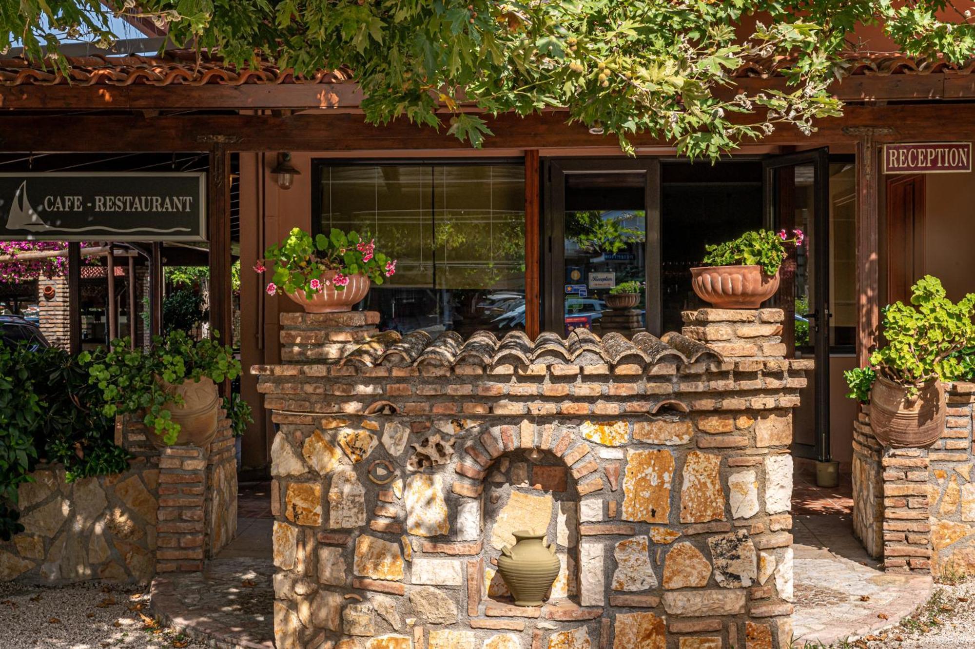 卡斯泰拉海滩公寓式酒店 Alissos 外观 照片